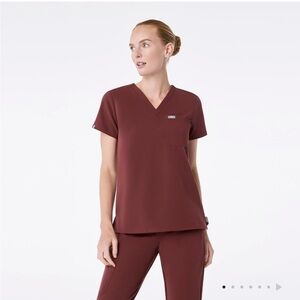 Figs Women's Short Sleeve Top - Burgundy